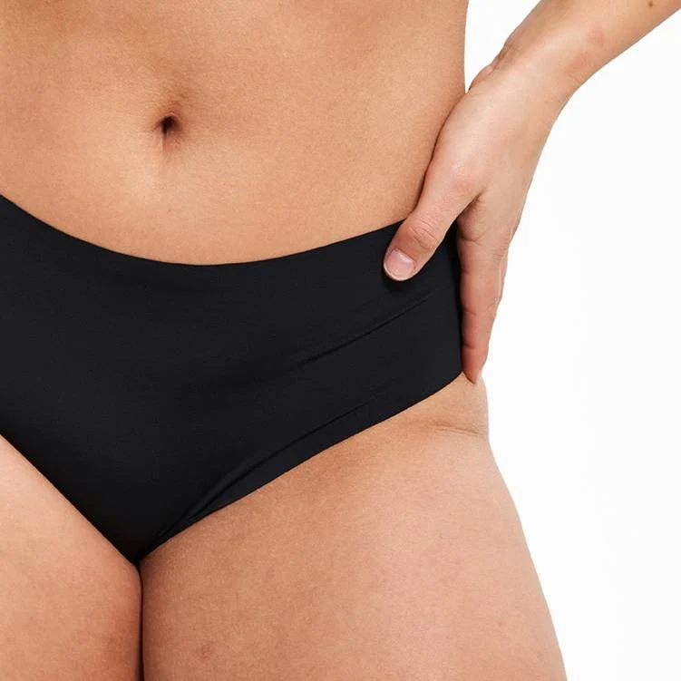 Mid-Rise Cheeky - Seamless Ultrasmooth 2.0 - Black - Image 3