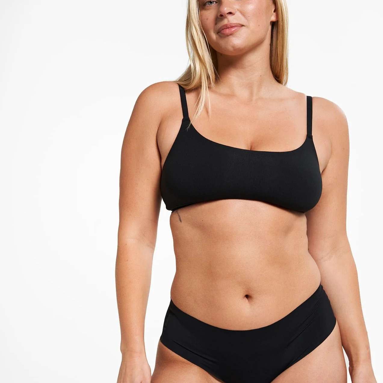 Mid-Rise Cheeky - Seamless Ultrasmooth 2.0 - Black - Image 6